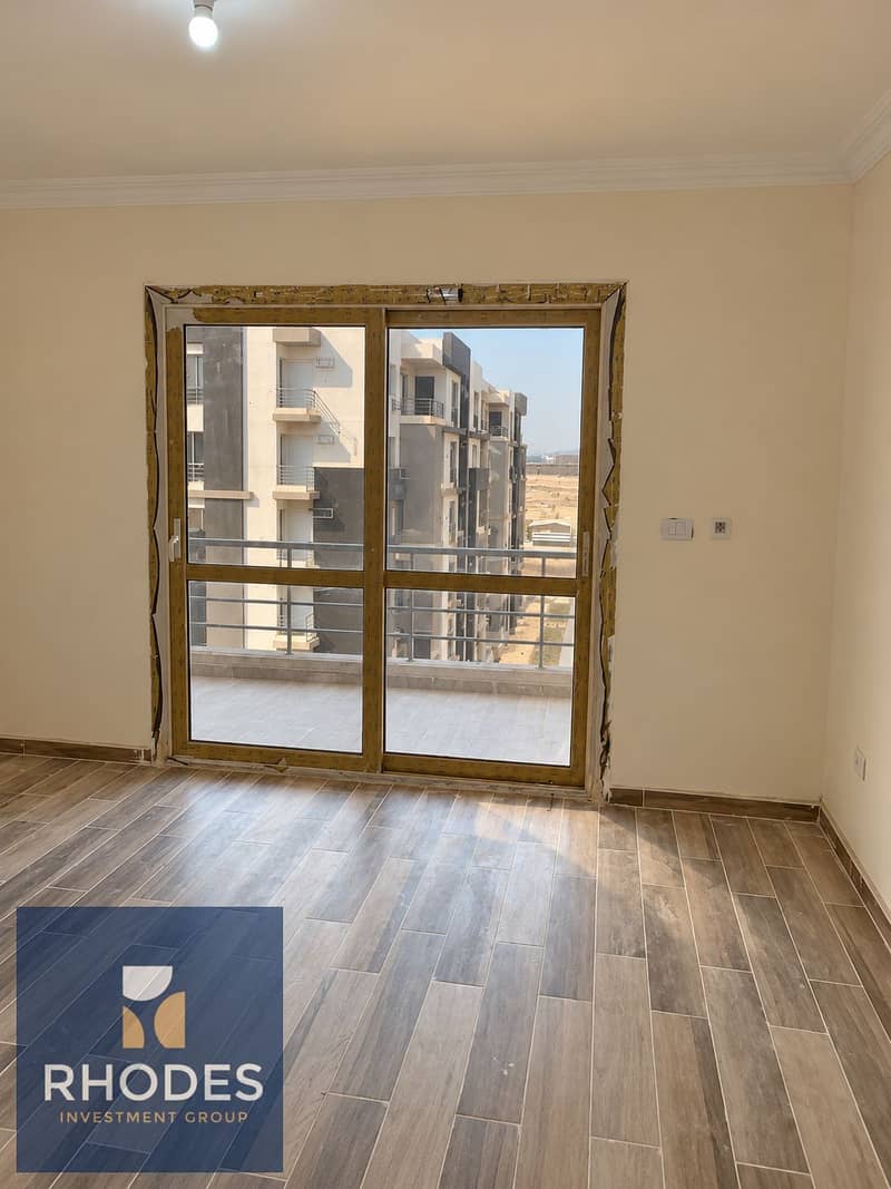 4 Empty Modern Apartment with Balcony Views. png