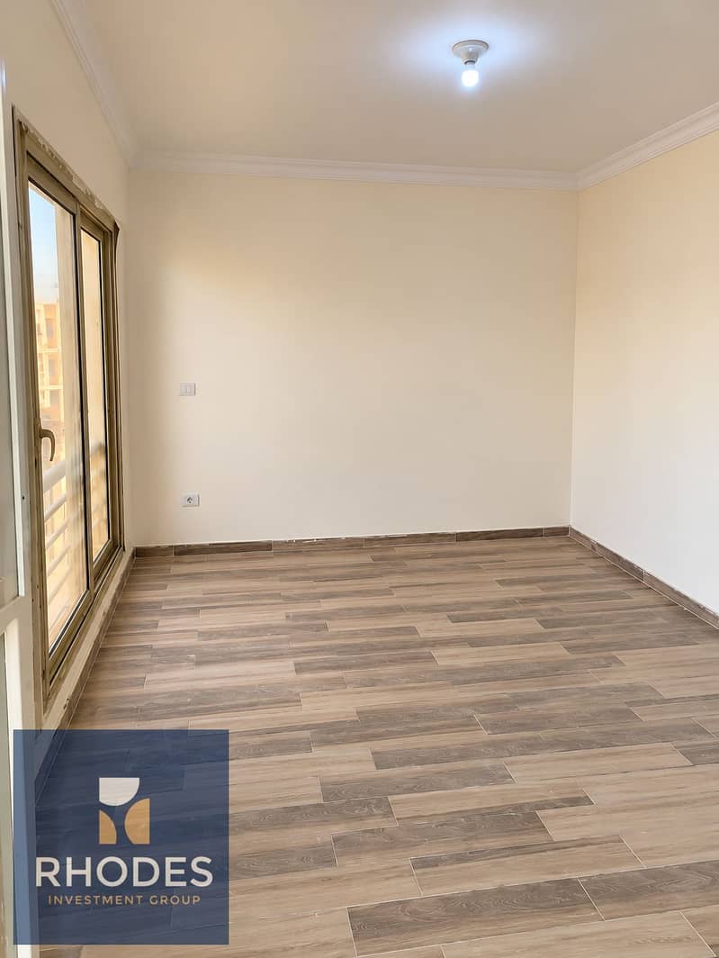 10 Bright Empty Apartment Room. png