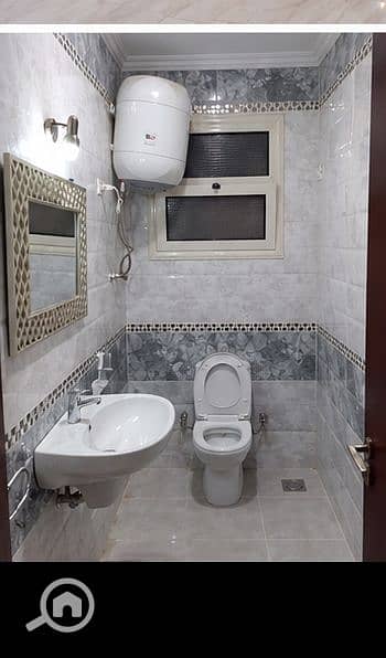 5 05_bathroom_empty. png