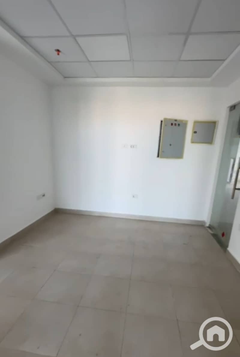4 1000179620. png
