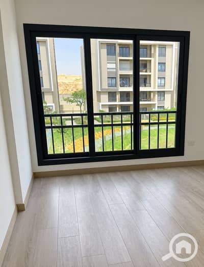 3 Bedroom Apartment for Rent in New Cairo, Cairo - Bright Minimalist Room with Courtyard View (2). png