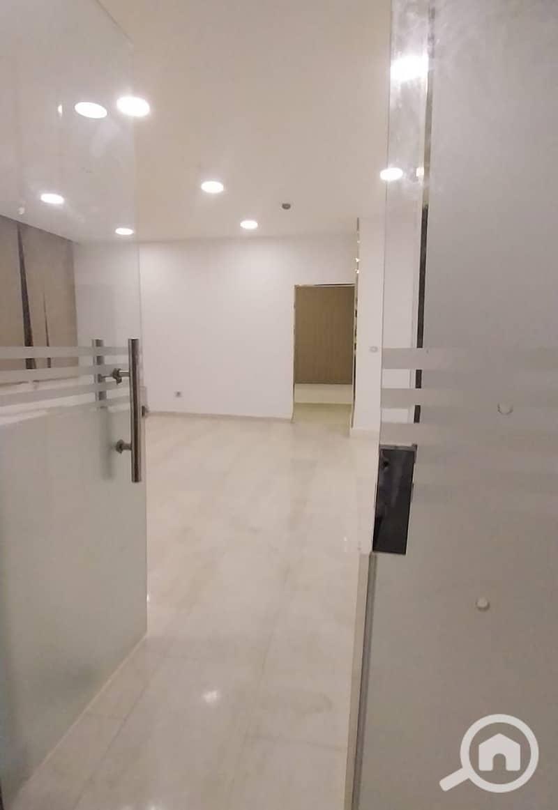 8 1000084591. jpg