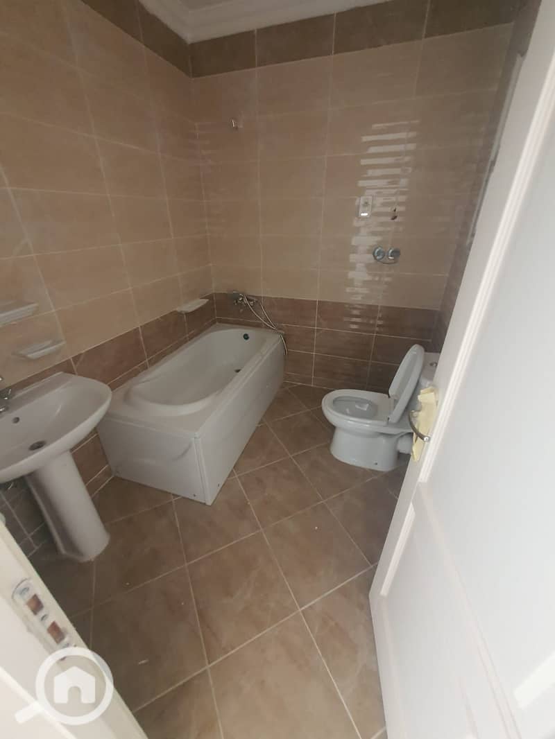 8 1000697258. jpg