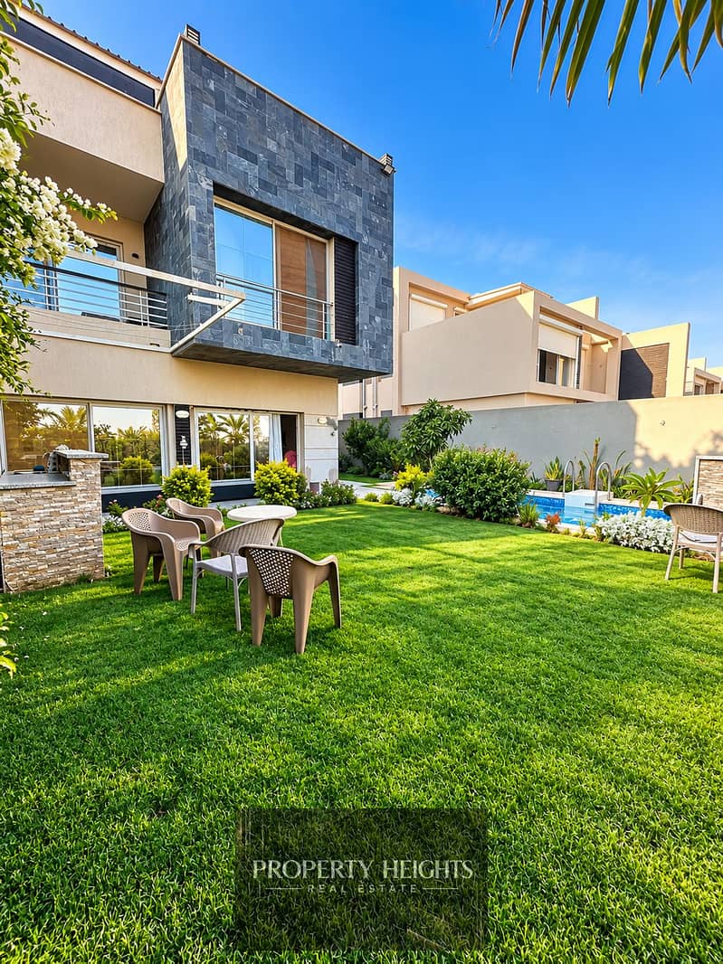 2 Modern Villa Garden with Pool. png