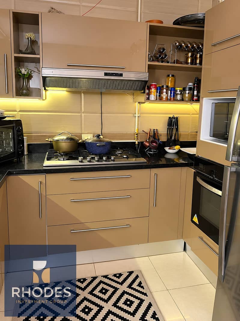 9 Warm Modern Kitchen with Geometric Rug. png