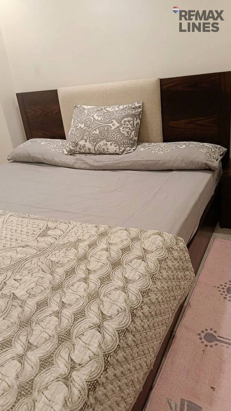 8 bed1. jpg