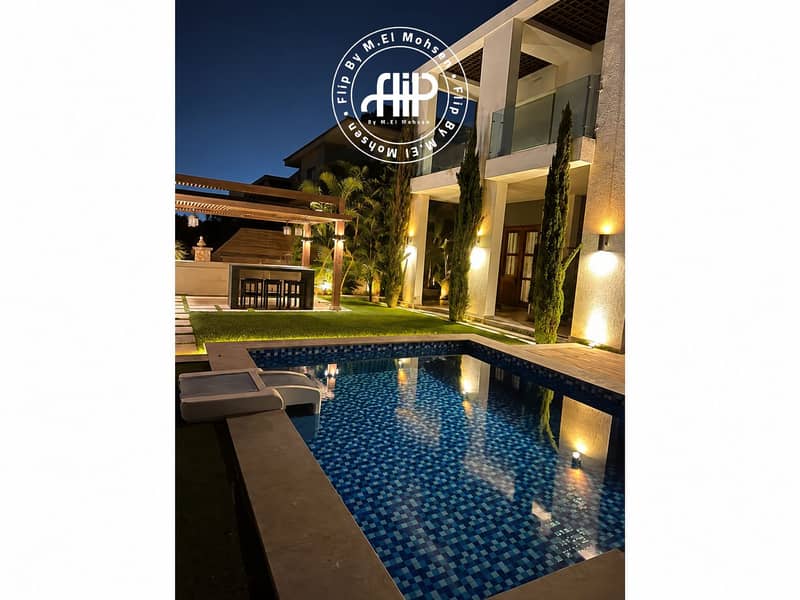 2 Luxury Villa Pool at Night. png