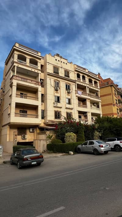 3 Bedroom Apartment for Sale in New Cairo, Cairo - شقة لقطة النرجس عمارات-قابل للتفاوض 3 Bedroom Apartment for Sale in New Cairo, Cairo - شقة لقطة النرجس عمارات-قابل للتفاوض