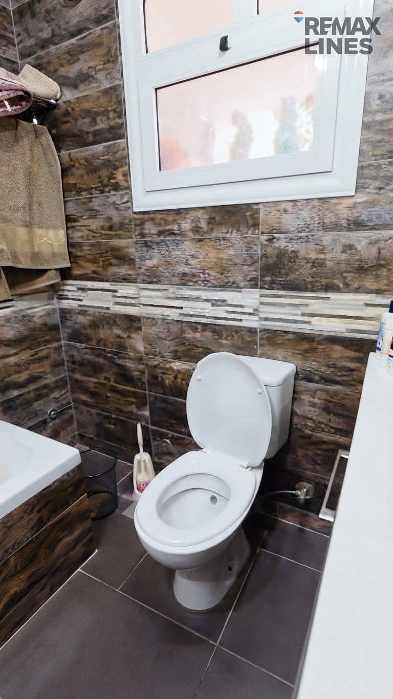 12 bath1. jpeg