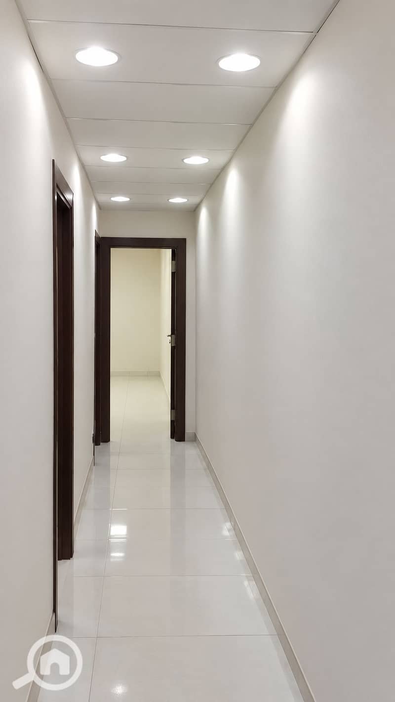 6 1000810254. png