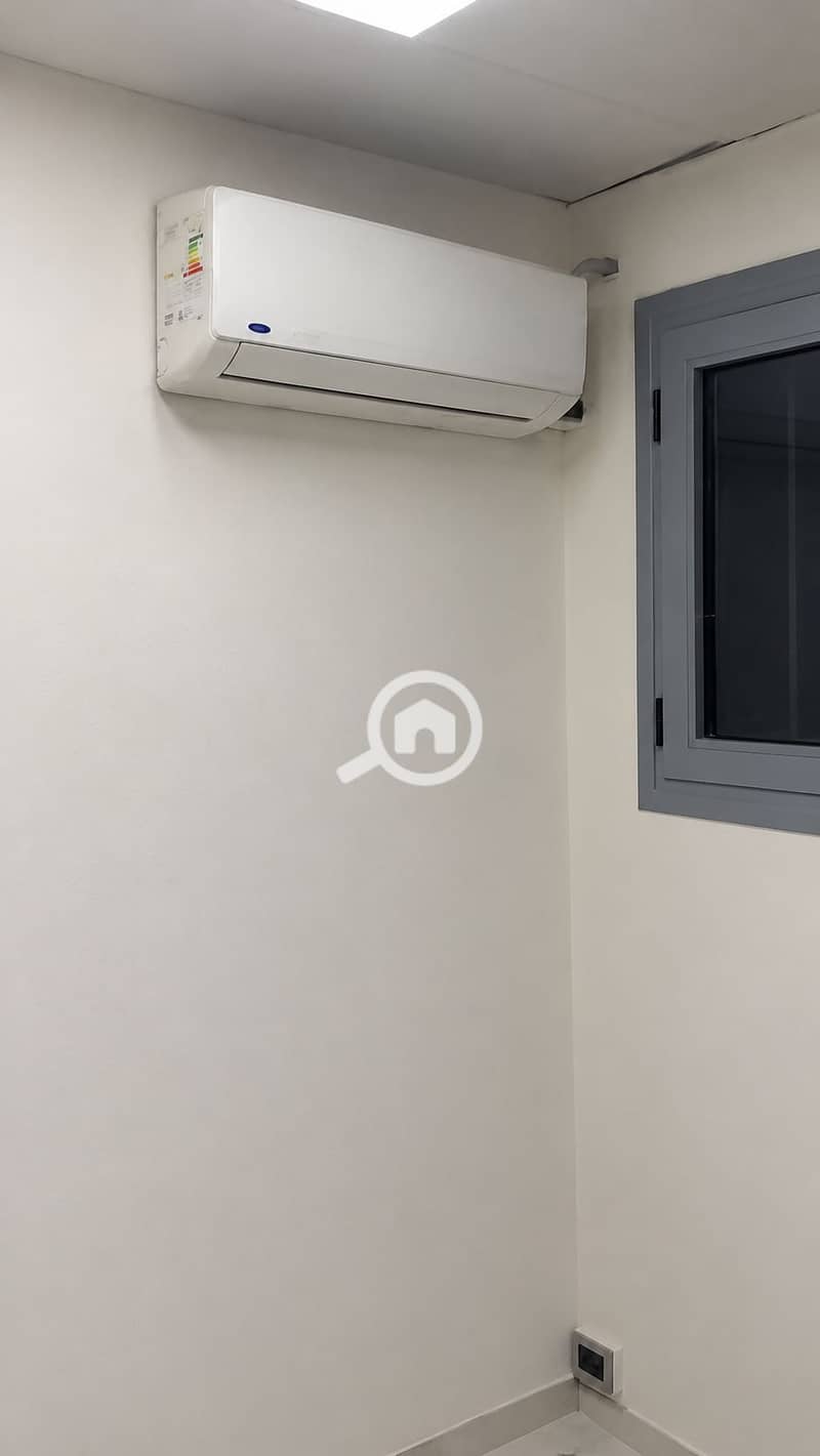 8 1000810248. png