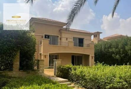 6 Bedroom Townhouse for Sale in Katameya, Cairo - The last villa in the compound at the old price inside Stone Park compound with only 5% down payment.