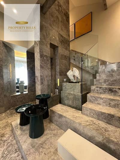 8 Bedroom Villa for Sale in New Cairo, Cairo - Villa from the owner within a compound, ready to move in, available for installment with facilitation.