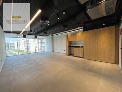 Office for Sale in New Cairo, Cairo - مكتب adminللبيع متشطب بالتكيفيات جاهز للاستلام علي شارع التسعين مباشره