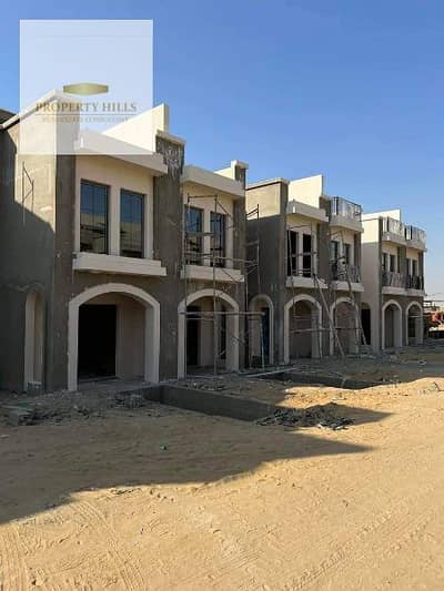 5 Bedroom Twin House for Sale in New Cairo, Cairo - توين هاوس للبيع في التجمع استلام فورااا جاهزه للمعاينه ومعها جاردن خاص