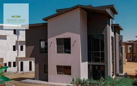 5 Bedroom Townhouse for Sale in New Cairo, Cairo - فيلا تاون للبيع في التجمع امام مدينة الرحاب كومبوند كريك تاون بالتقسيط