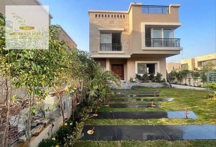 6 Bedroom Villa for Sale in New Cairo, Cairo - للبيع في التجمع استلم فيلا منفصله داخل كمبوند تاج سيتي بالتقسيط على 8س
