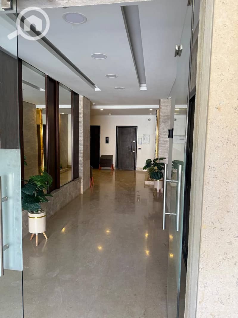 5 05-Lobby. jpg