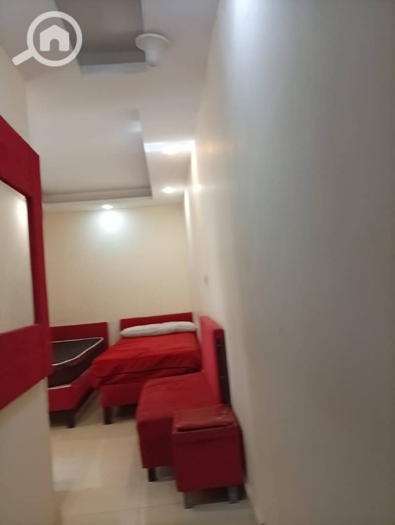 2 9733. jpg