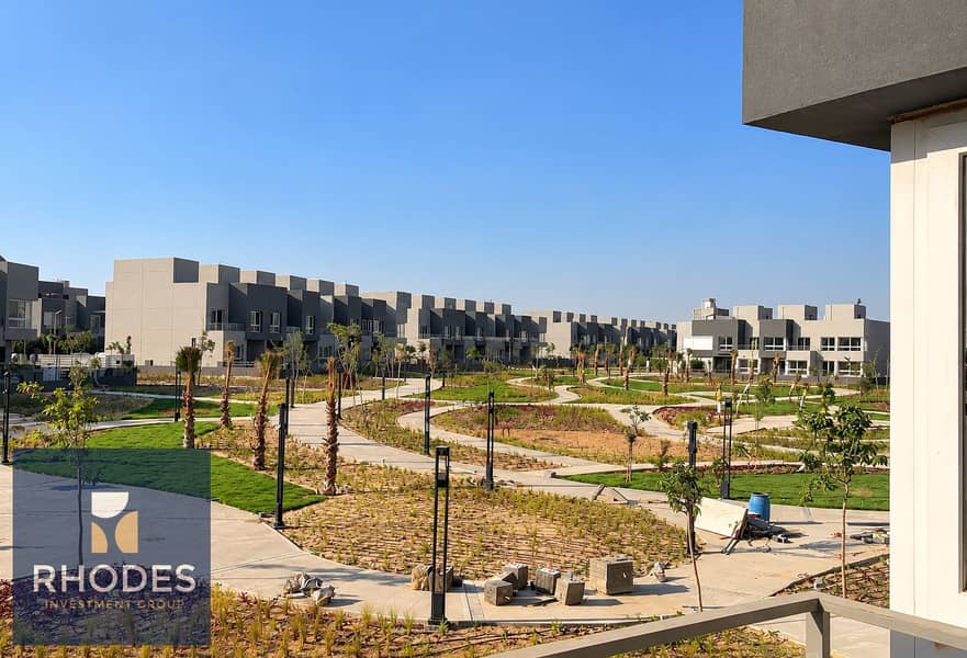 10 Modern Townhouses Over a Landscaped Park. png