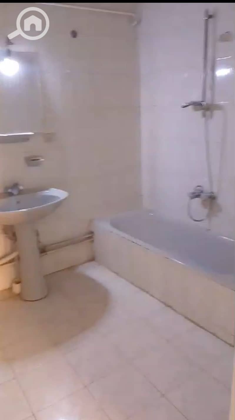 5 1000546945. jpg