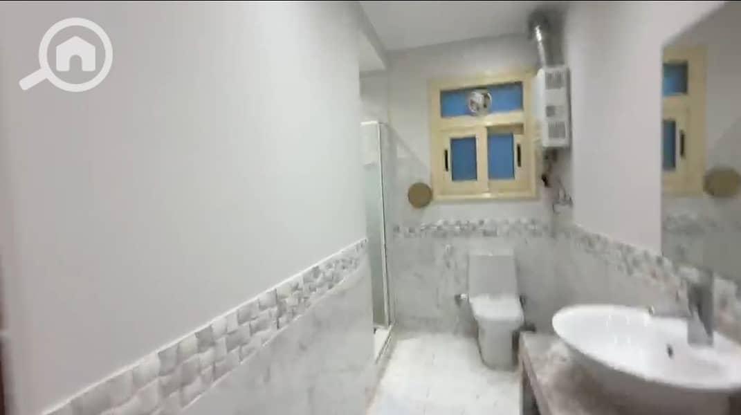 8 1001188933. jpg
