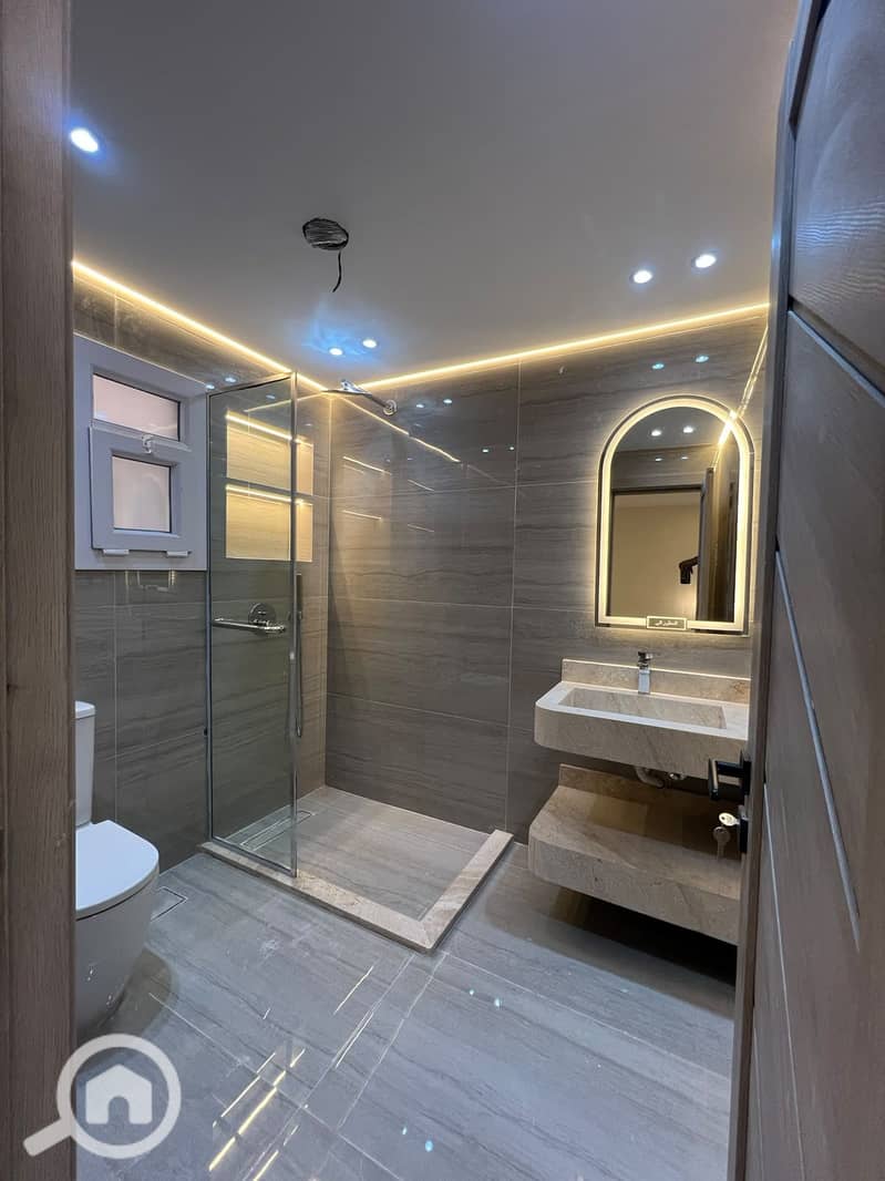 9 1000752049. jpg