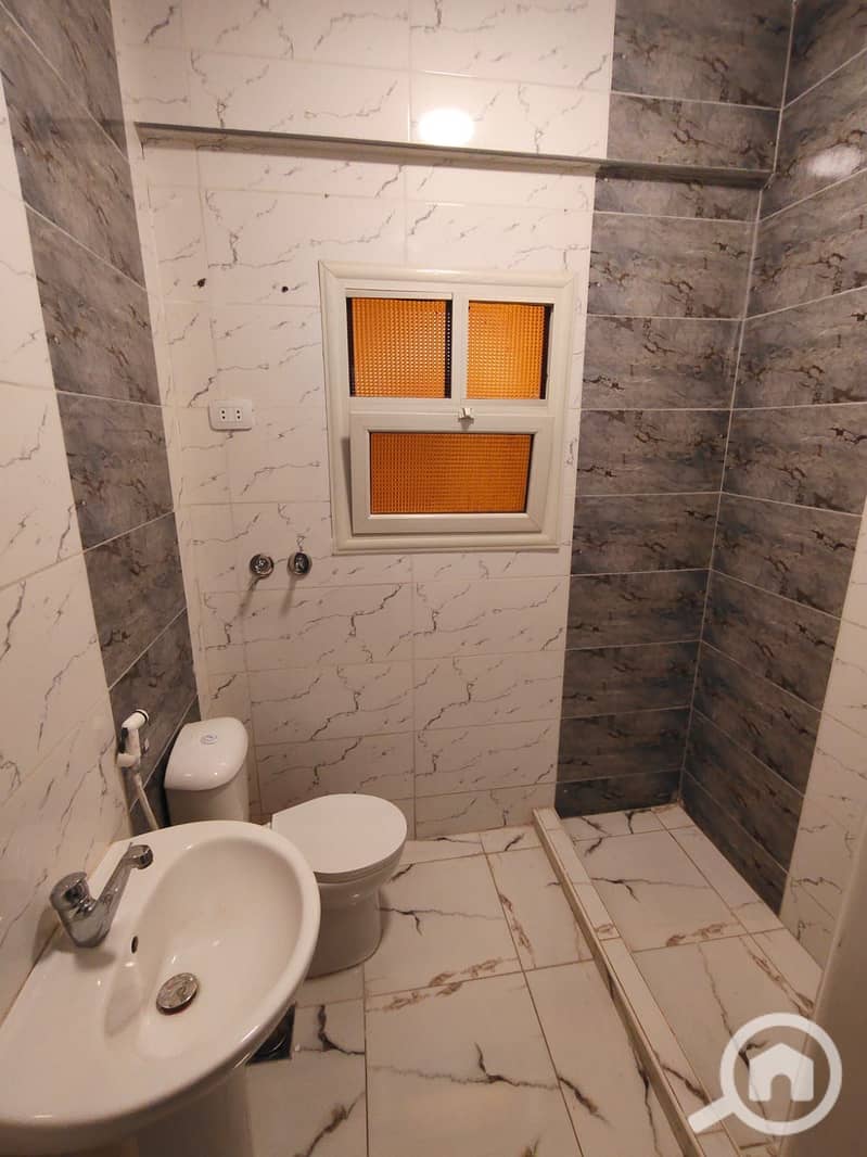 8 1000203860. jpg