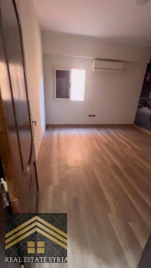 4 1000567401. jpg