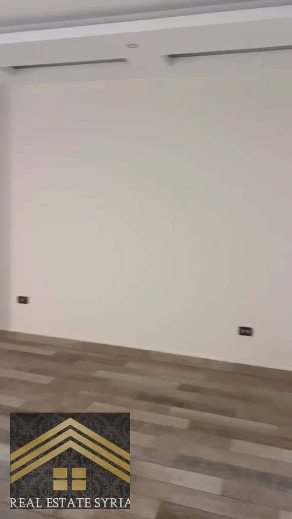 16 1000567389. jpg