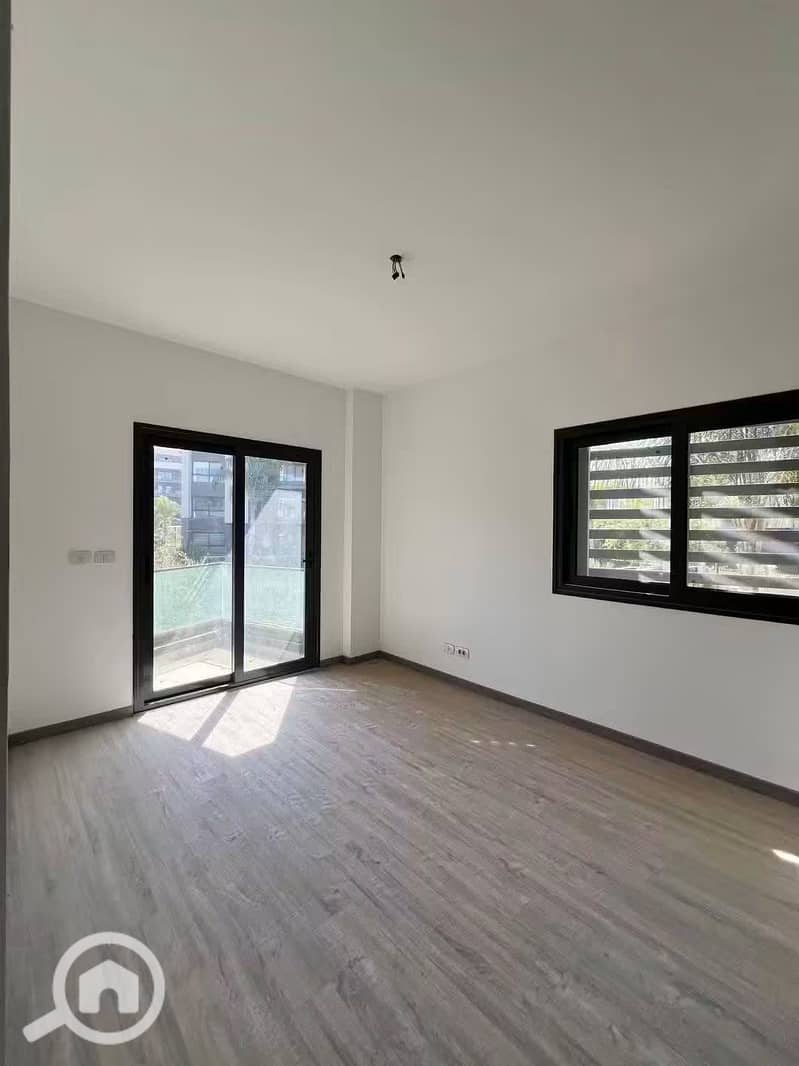 5 1000821460. jpg
