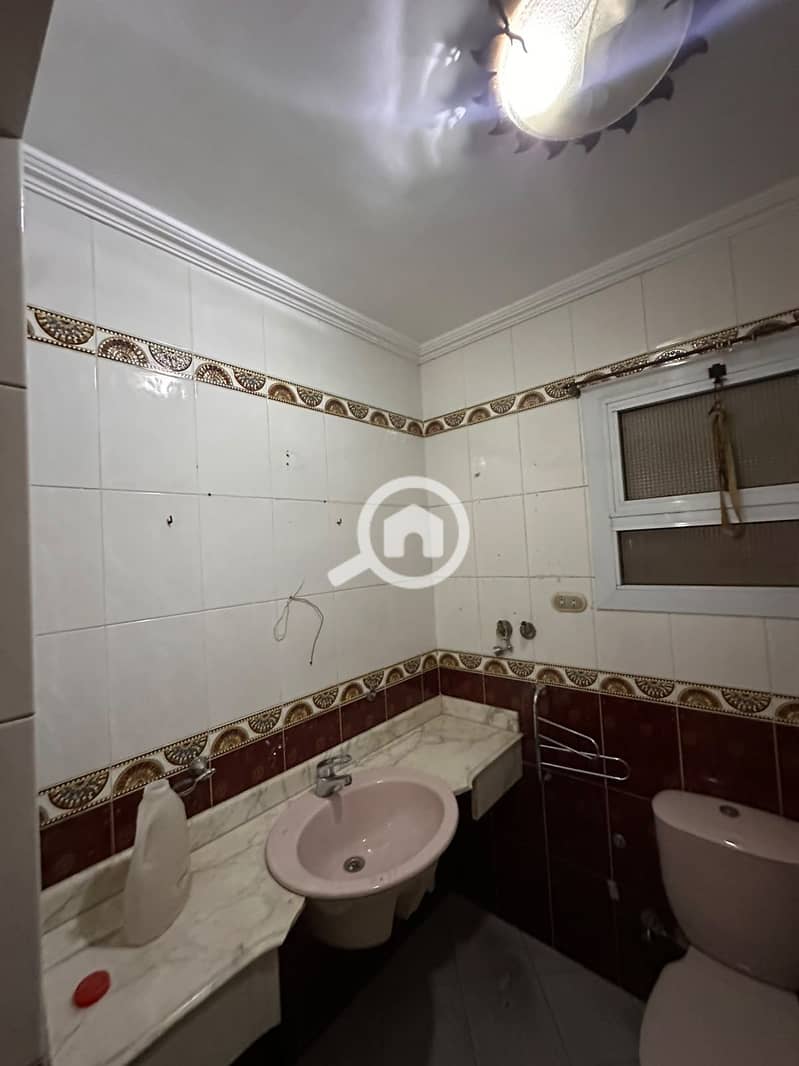 6 1ce9ddc4-3e3b-4bd3-be4f-7ae0c330a6bd. jpg