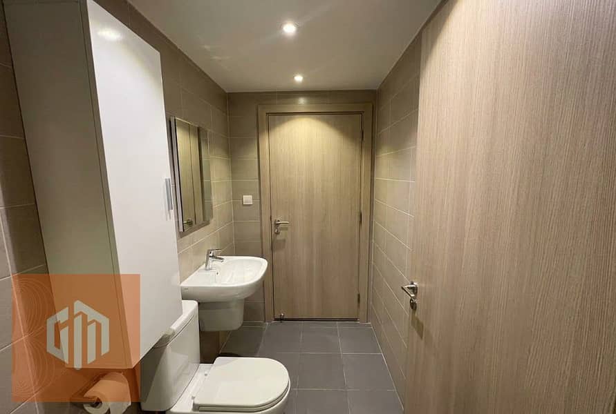 10 3c2d4d37-b5b2-4b92-b378-3cdbaba56123. jpg