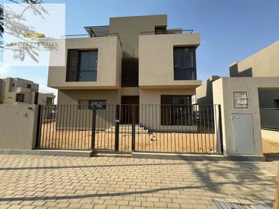 فیلا 4 غرف نوم للبيع في هليوبوليس الجديدة، القاهرة - IMG-20250412-WA0021_Ahmed Saieed. jpg