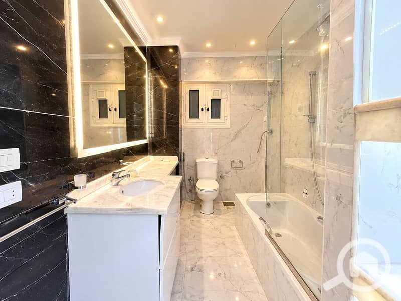 6 Luxurious Marble Bathroom Interior. png