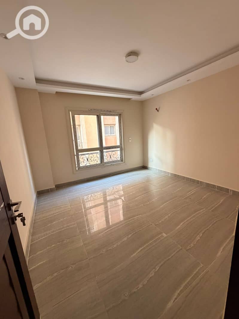 2 bd2799b2-b493-49b0-8a2d-4756e3df7046. jpg
