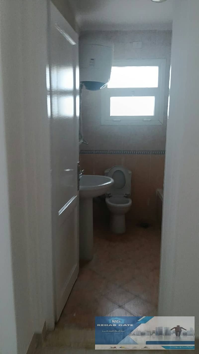 15 f4ee6ab0-715c-4c74-b33f-42a675c743bd. jpg