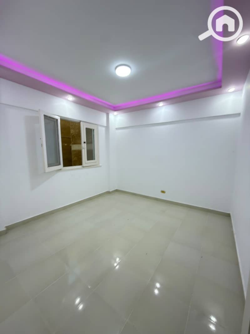 8 cb4003af-7701-40fe-8233-d463bed7c296. jpg