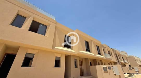 4 Bedroom Townhouse for Sale in Sheikh Zayed, Giza - 656970222_1317262580220606_8703987782392864343_n. jpg 4 Bedroom Townhouse for Sale in Sheikh Zayed, Giza - 656970222_1317262580220606_8703987782392864343_n. jpg