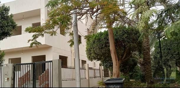 10+ Beds Villa for Sale in Shorouk City, Cairo - 123. jpg