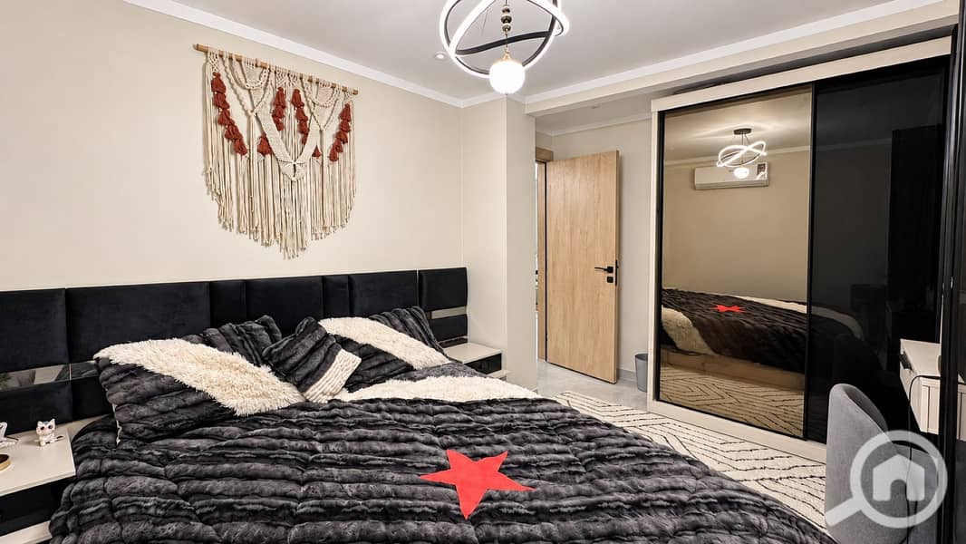 9 12-primary-bedroom-reverse. jpg