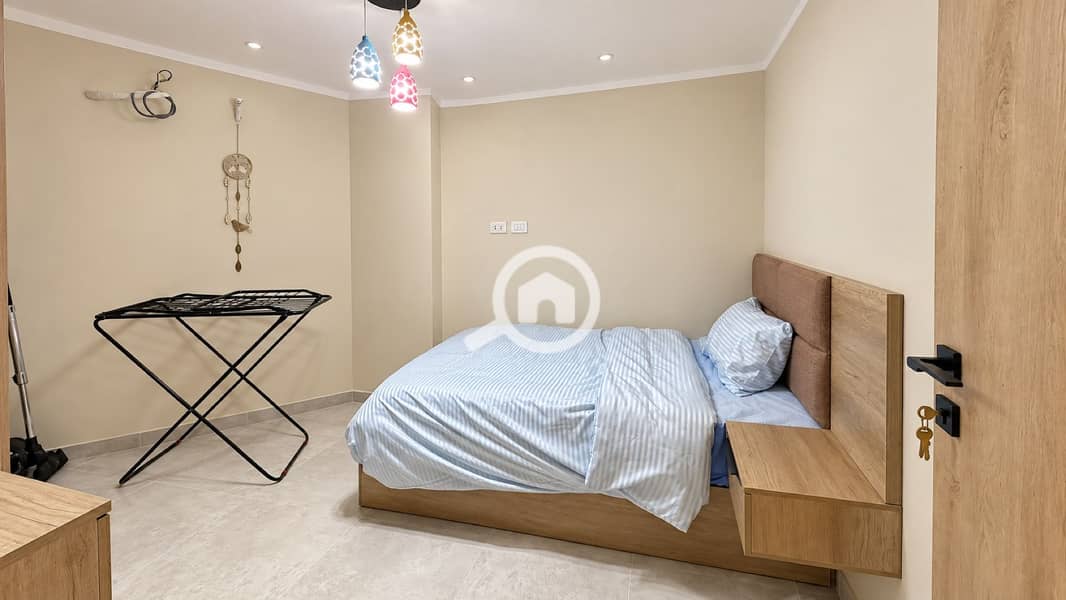 10 13-secondary-bedroom. jpg