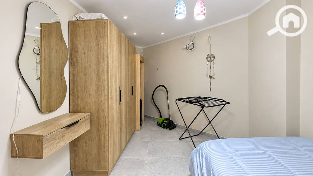 11 14-secondary-bedroom-storage. jpg
