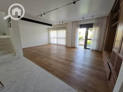 4 Bedroom Villa for Sale in Sheikh Zayed, Giza - 812688074_1459526112897192_164432514598148105_n. jpg 4 Bedroom Villa for Sale in Sheikh Zayed, Giza - 812688074_1459526112897192_164432514598148105_n. jpg