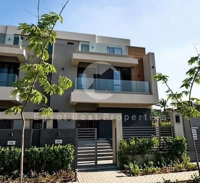 4 Bedroom Villa for Sale in New Cairo, Cairo - 4a518082-d5a6-4309-8292-50975c3c1de8. jpg