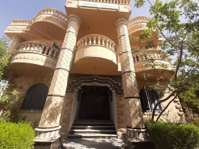 5 Bedroom Villa for Sale in Sheikh Zayed, Giza - فيلا للبيع في الشيخ زايد كالقصر