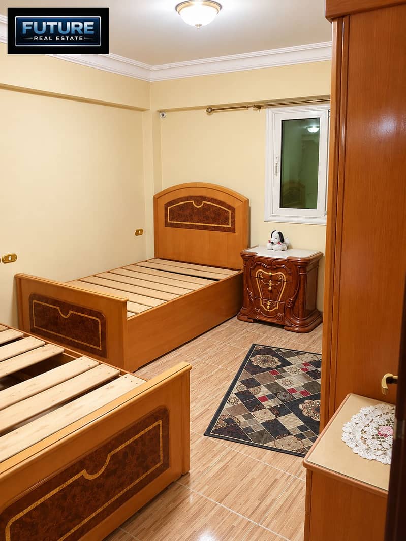 8 Warm Traditional Twin-Bed Bedroom. png