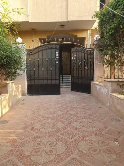 3 Bedroom Flat for Sale in New Cairo, Cairo - شقه للبيع في فلل العائلي التجمع الاول 3 Bedroom Flat for Sale in New Cairo, Cairo - شقه للبيع في فلل العائلي التجمع الاول
