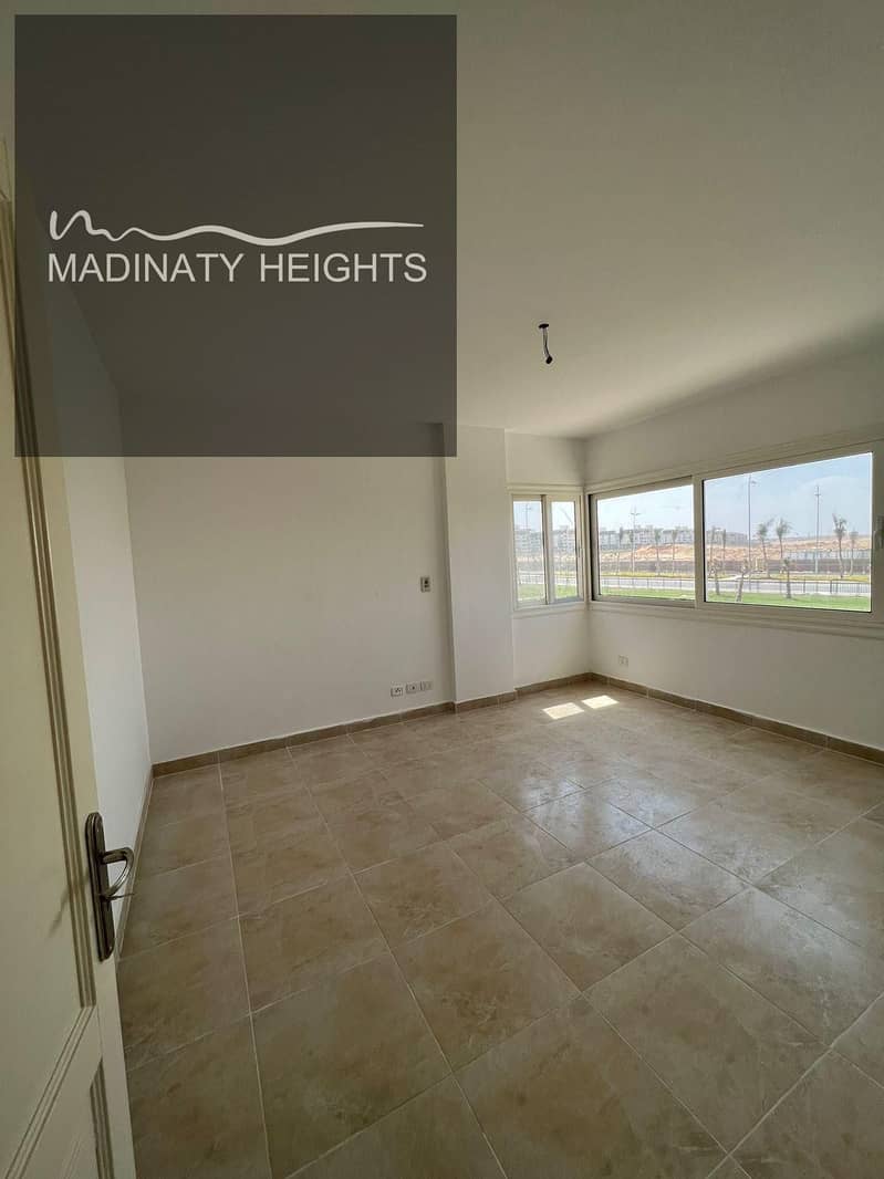 3 30b9922d-9a3a-4fda-9175-704bca006bc8. jpeg