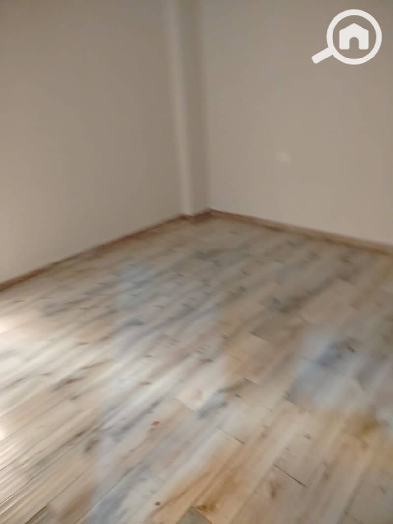 8 1000696140. jpg